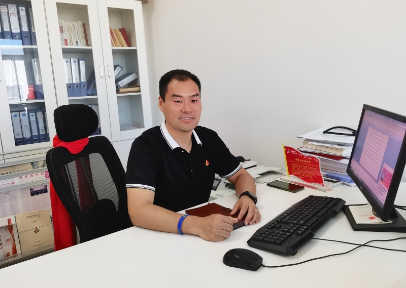 194034-917628.jpg 王振堂(優(yōu)秀黨務(wù)工作者)(1).jpg