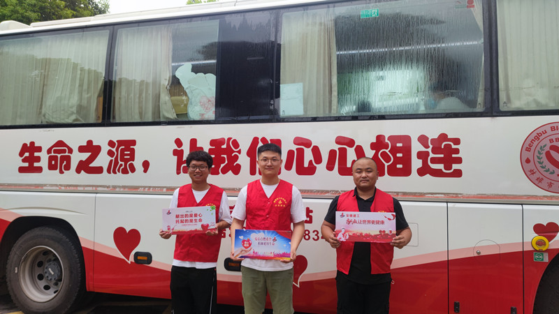 162857-244558.jpg 獻(xiàn)血照片.jpg