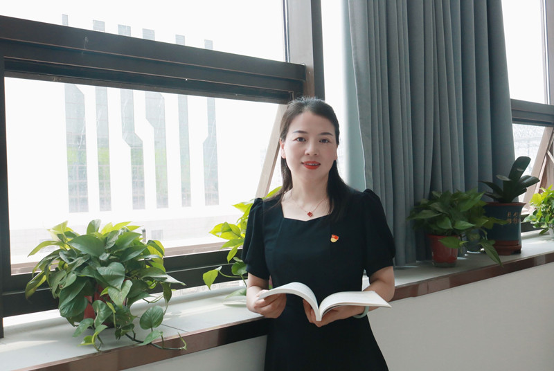 091244-194638.jpg 周花 先進(jìn)工作者_(dá)副本.jpg