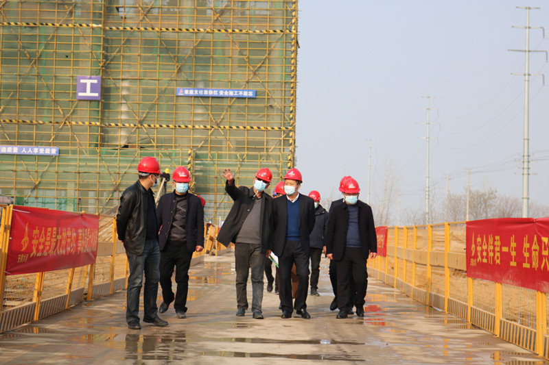 建工股份副總經(jīng)理、安建建材黨委書(shū)記、董事長(zhǎng)張鍵赴蚌埠建材產(chǎn)業(yè)園項(xiàng)目調(diào)研指導(dǎo)照片.jpg